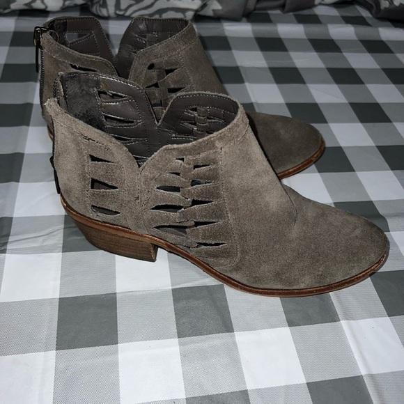 Vince Camuto ankle boots size 7​ - Picture 3 of 11